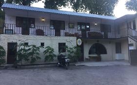 Guest House Geno Vardzia Hot Spring